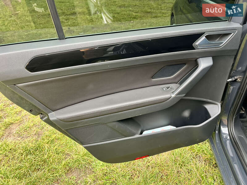 Микровэн Volkswagen Touran 2016 в Черновцах