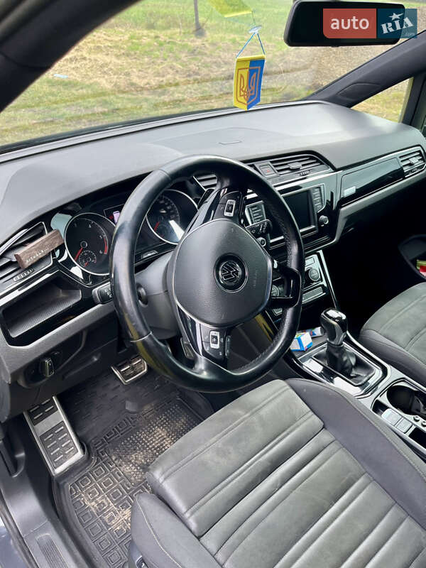 Микровэн Volkswagen Touran 2016 в Черновцах