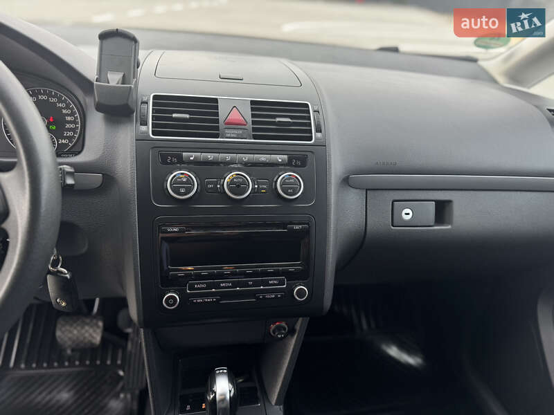 Минивэн Volkswagen Touran 2012 в Дубно