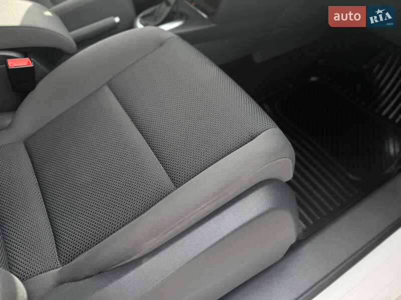 Минивэн Volkswagen Touran 2012 в Дубно