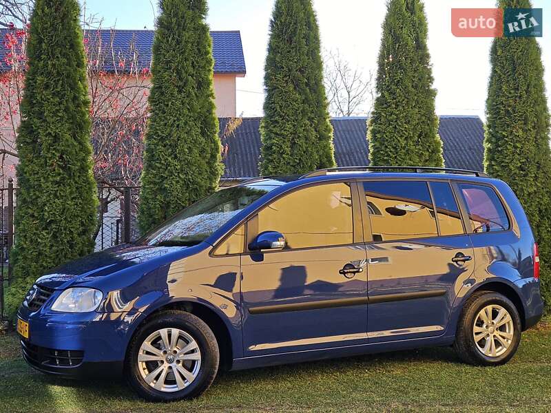 Минивэн Volkswagen Touran 2004 в Дрогобыче