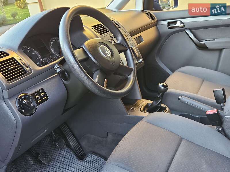 Минивэн Volkswagen Touran 2004 в Дрогобыче