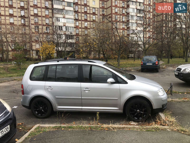 Минивэн Volkswagen Touran 2006 в Киеве