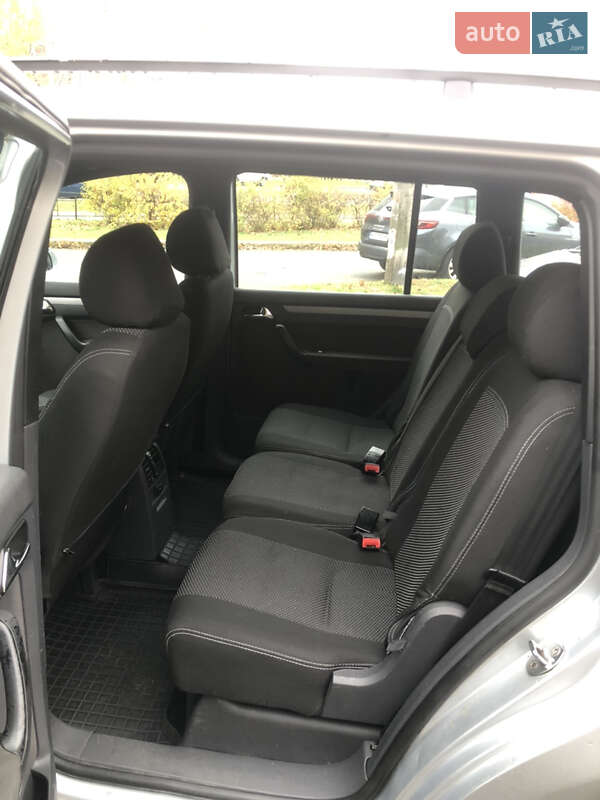 Минивэн Volkswagen Touran 2006 в Киеве