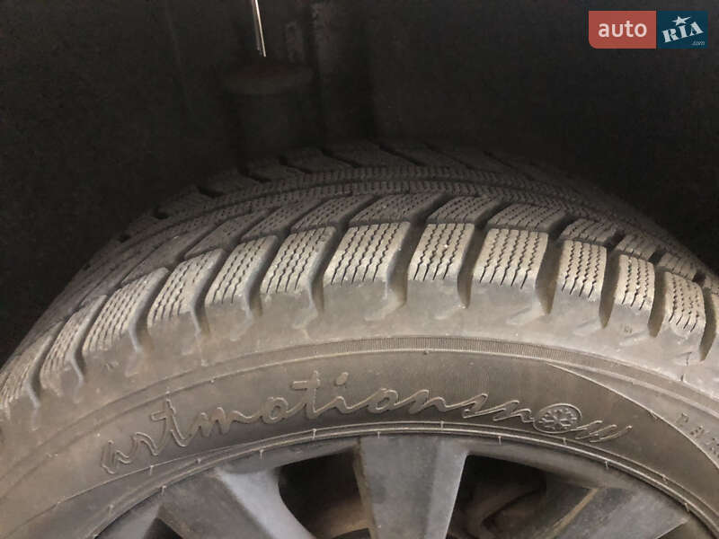 Минивэн Volkswagen Touran 2006 в Киеве