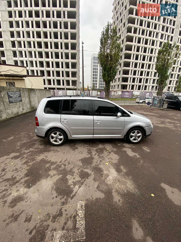 Минивэн Volkswagen Touran 2003 в Киеве