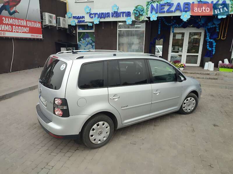 Минивэн Volkswagen Touran 2009 в Ратным