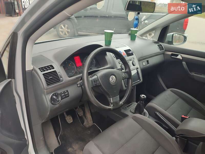 Минивэн Volkswagen Touran 2009 в Ратным