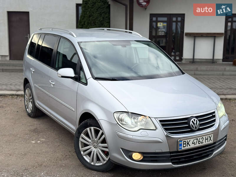 Минивэн Volkswagen Touran 2007 в Сарнах
