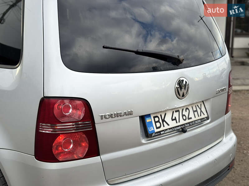 Минивэн Volkswagen Touran 2007 в Сарнах