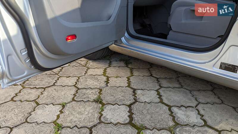 Минивэн Volkswagen Touran 2004 в Ровно фото 4 Минивэн Volkswagen Touran 2004 в Ровно