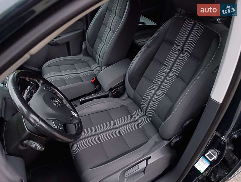 Минивэн Volkswagen Touran 2013 в Киеве фото 28 Минивэн Volkswagen Touran 2013 в Киеве