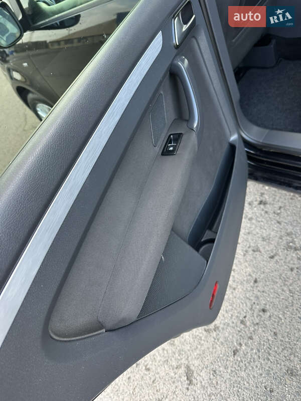 Мінівен Volkswagen Touran 2015 в Луцьку