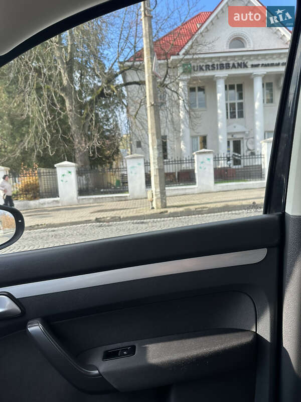 Мінівен Volkswagen Touran 2015 в Луцьку