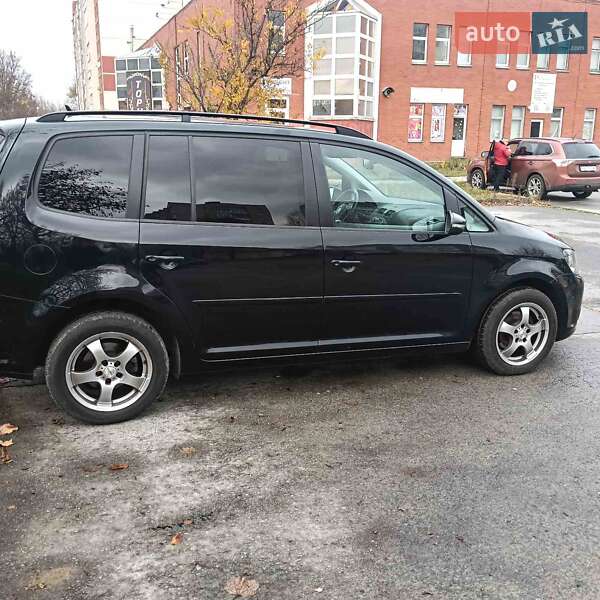 Минивэн Volkswagen Touran 2011 в Звягеле