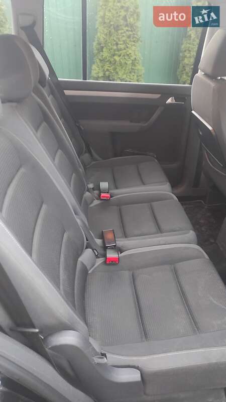 Минивэн Volkswagen Touran 2010 в Львове