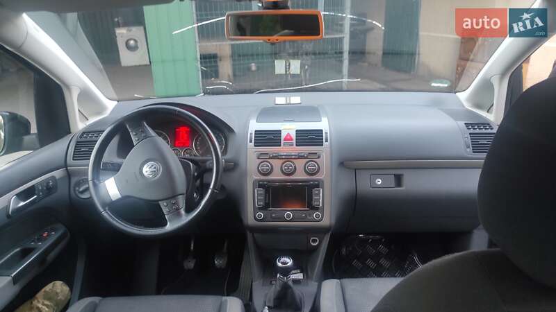 Минивэн Volkswagen Touran 2010 в Львове