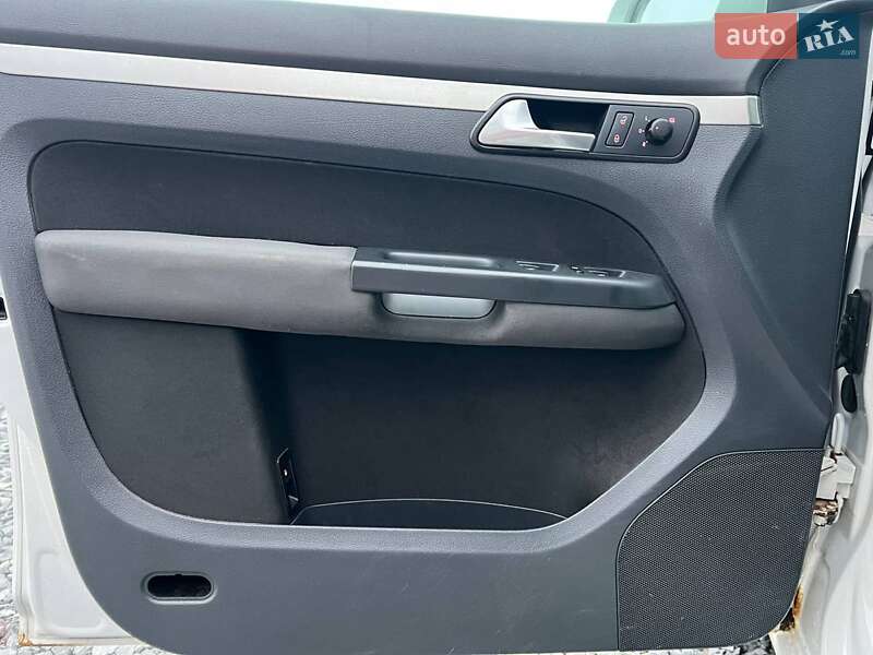 Минивэн Volkswagen Touran 2009 в Львове