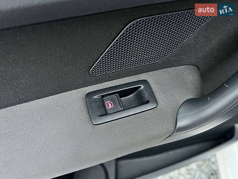 Минивэн Volkswagen Touran 2009 в Львове