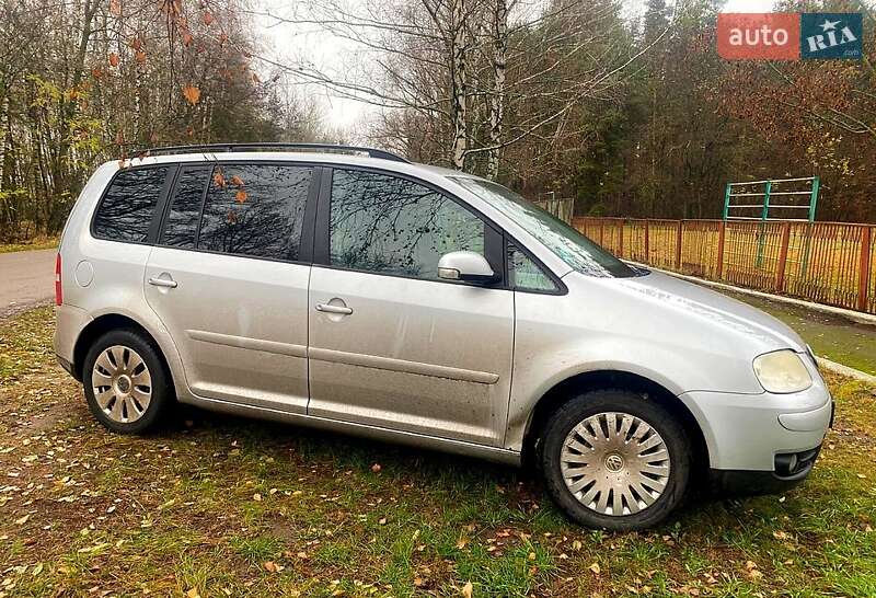 Минивэн Volkswagen Touran 2003 в Бахмаче