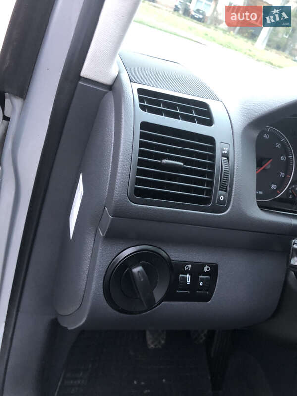 Минивэн Volkswagen Touran 2005 в Ровно фото 30 Минивэн Volkswagen Touran 2005 в Ровно