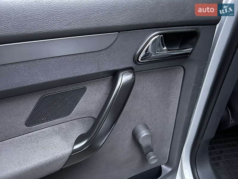 Минивэн Volkswagen Touran 2005 в Малине фото 36 Минивэн Volkswagen Touran 2005 в Малине