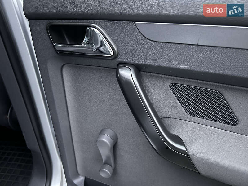 Минивэн Volkswagen Touran 2005 в Малине фото 44 Минивэн Volkswagen Touran 2005 в Малине