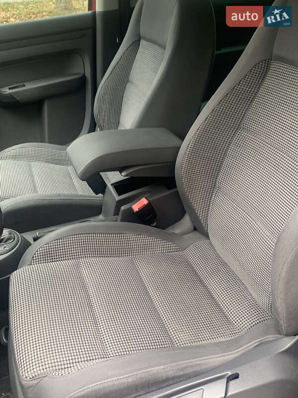 Минивэн Volkswagen Touran 2004 в Миргороде