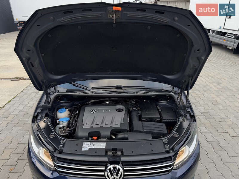 Минивэн Volkswagen Touran 2012 в Харькове