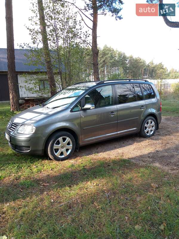 Минивэн Volkswagen Touran 2006 в Цумани фото 5 Минивэн Volkswagen Touran 2006 в Цумани