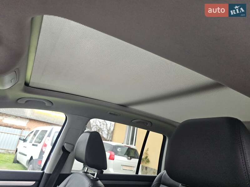 Минивэн Volkswagen Touran 2012 в Стрые