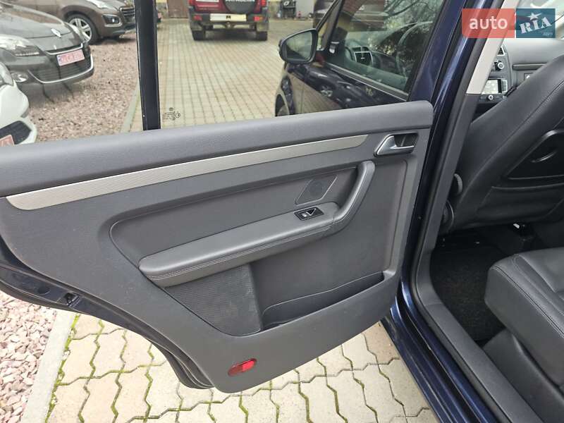 Минивэн Volkswagen Touran 2012 в Стрые