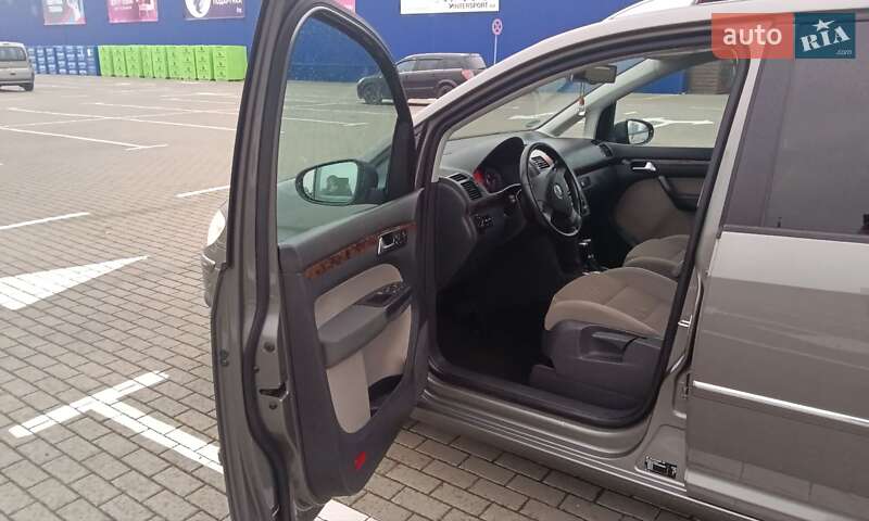 Минивэн Volkswagen Touran 2010 в Нововолынске фото 13 Минивэн Volkswagen Touran 2010 в Нововолынске