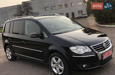 Минивэн Volkswagen Touran 2010 в Ровно