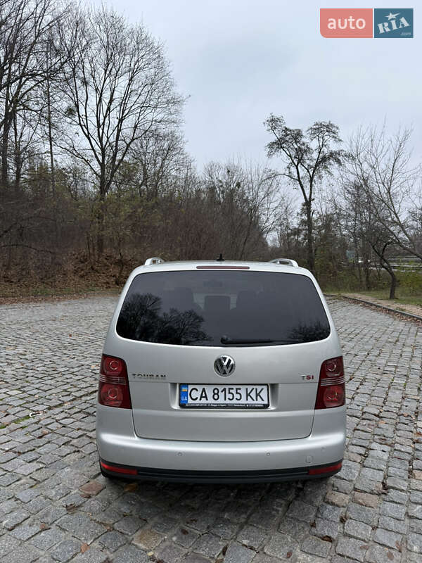 Минивэн Volkswagen Touran 2009 в Киеве