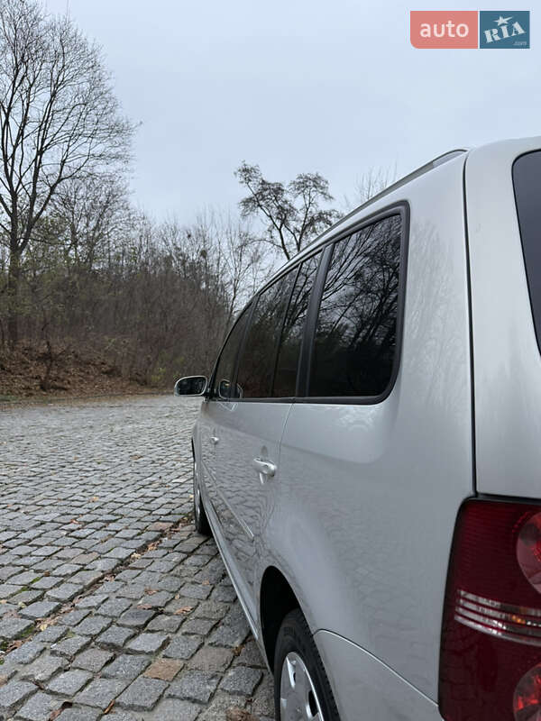 Минивэн Volkswagen Touran 2009 в Киеве