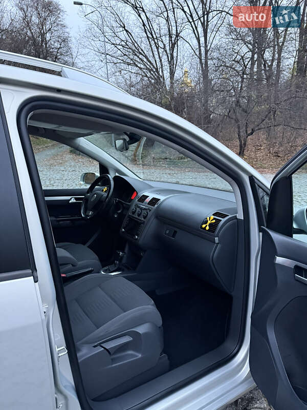 Минивэн Volkswagen Touran 2009 в Киеве