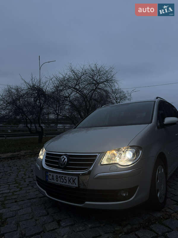 Минивэн Volkswagen Touran 2009 в Киеве