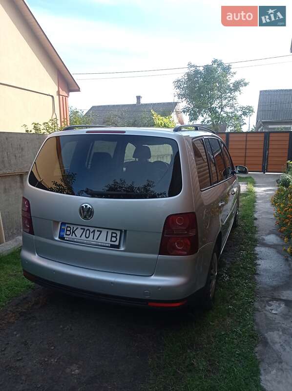 Мінівен Volkswagen Touran 2007 в Костопілі