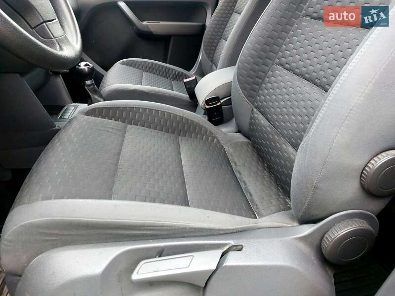 Мінівен Volkswagen Touran 2007 в Чернівцях фото 24 Мінівен Volkswagen Touran 2007 в Чернівцях