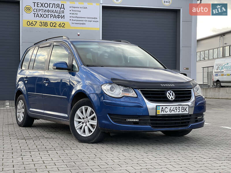 Минивэн Volkswagen Touran 2007 в Нововолынске