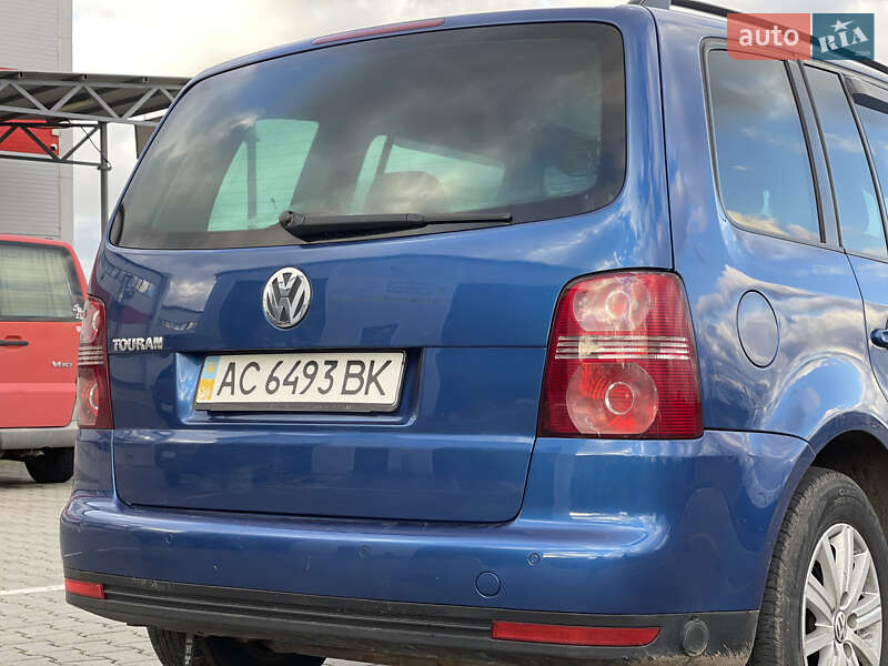 Минивэн Volkswagen Touran 2007 в Нововолынске