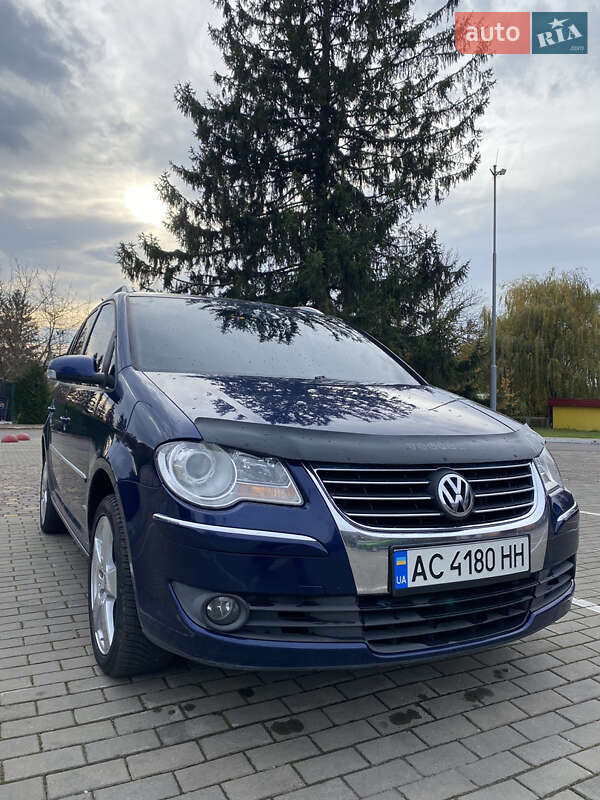Минивэн Volkswagen Touran 2007 в Луцке