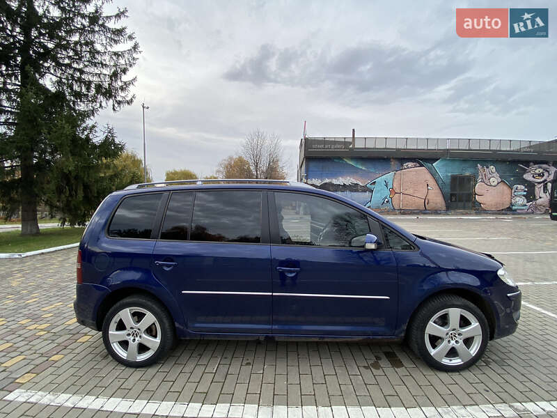 Минивэн Volkswagen Touran 2007 в Луцке