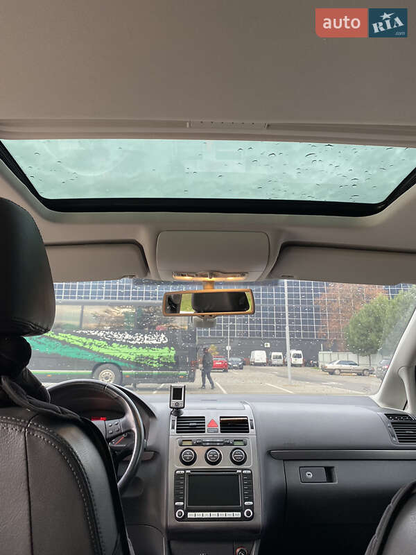 Минивэн Volkswagen Touran 2007 в Луцке