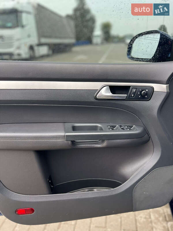 Минивэн Volkswagen Touran 2007 в Луцке