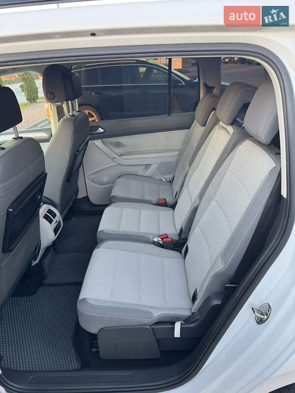 Микровэн Volkswagen Touran 2015 в Виноградове