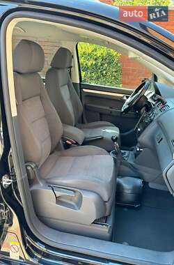 Мінівен Volkswagen Touran 2006 в Мукачевому