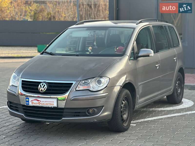 Минивэн Volkswagen Touran 2009 в Одессе