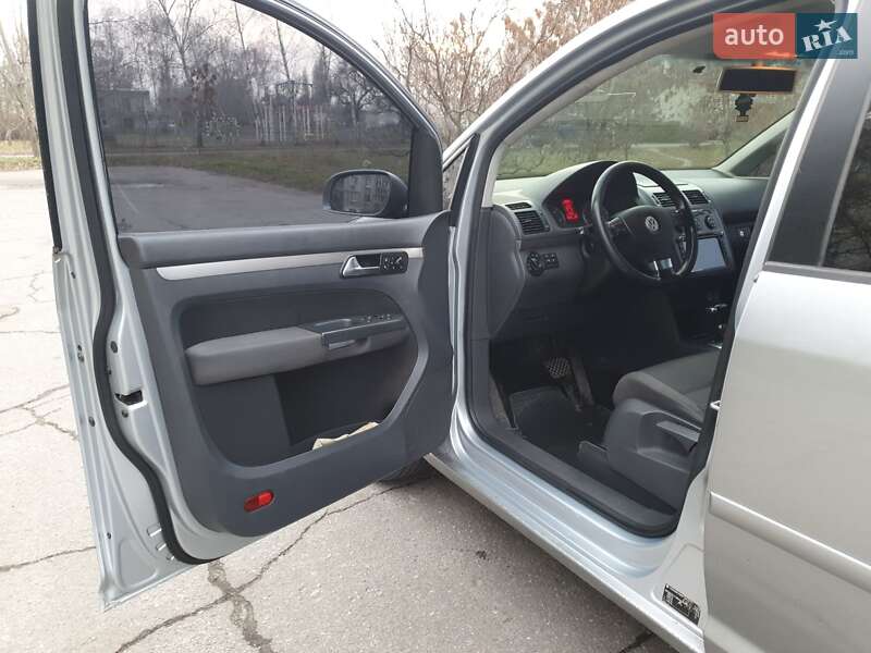 Минивэн Volkswagen Touran 2011 в Кременчуге